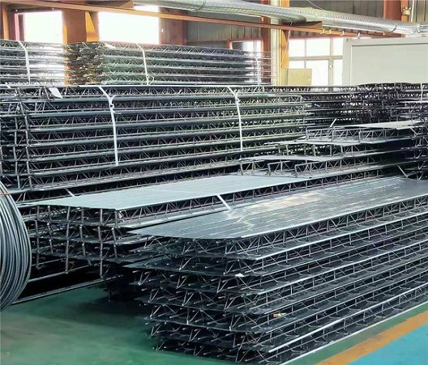 鋼筋桁架樓承板在鋼結構建筑中的承重核心作用｜山西樓承板廠家盛大鋼構解析